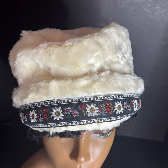 Polar Mitts Fur Alpine Style Hat - Picture 12 of 14